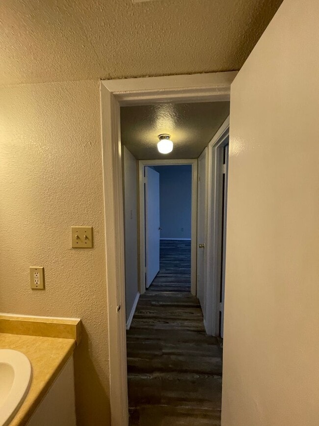 Building Photo - 2 bedroom 1 bath