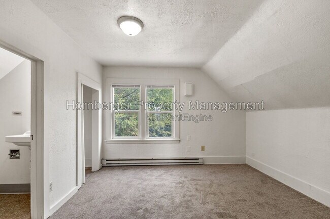 Building Photo - 1504 W Alice Ave