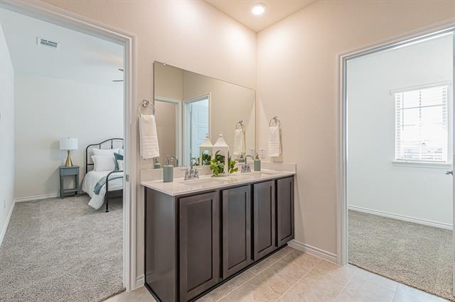 Building Photo - 736 Thorn Crk Dr