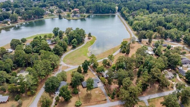 Building Photo - 608 N College Dr