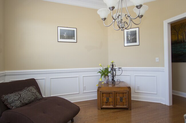 Building Photo - Exquisitely Maintained Home in the Coveted Goldsmith - Schiffman/ Hsv High school