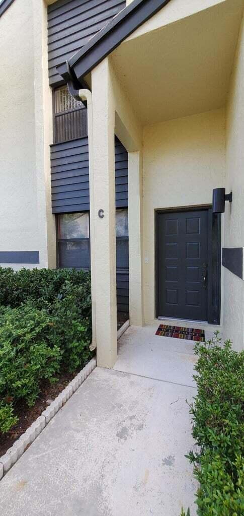 Building Photo - 3960 SW Greenwood Way