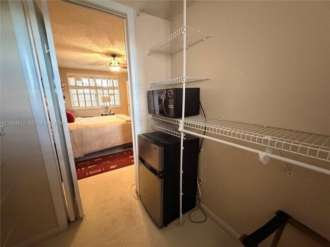 Building Photo - 0 000