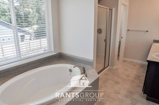 Building Photo - Beautiful  3 bedroom, 2.5 bath, 2-story home in Steilacoom Ridge
