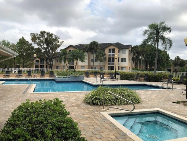 Building Photo - 9855 Westview Dr