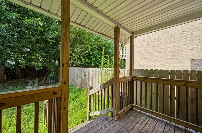 Building Photo - 3 Bed 1.5 bath Updated House Fenced yard -Pets