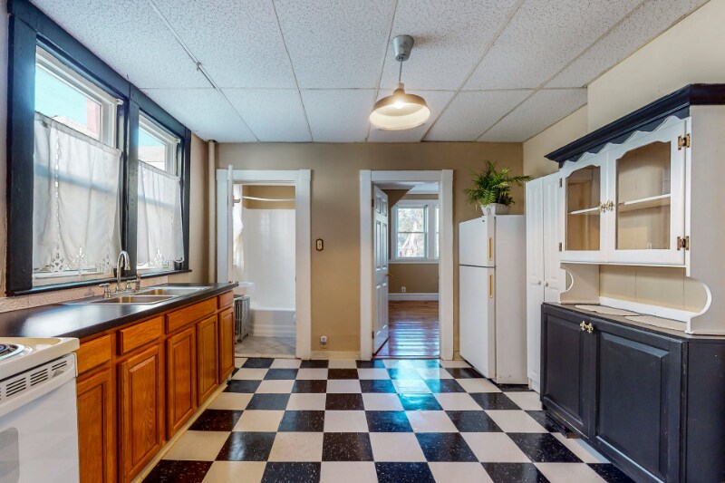 Building Photo - 42-42 Park St