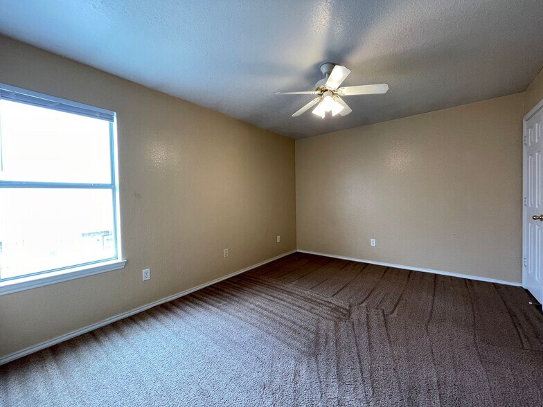 Building Photo - 3203 Toledo Dr