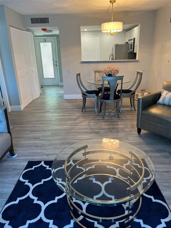 Building Photo - 9070 Lime Bay Blvd