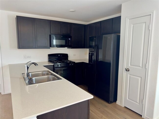 Building Photo - 510 Sunray Dr