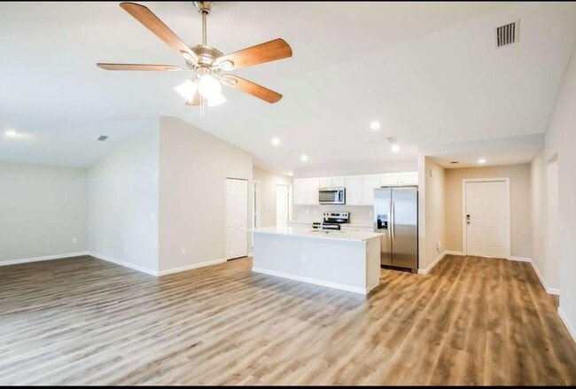 Building Photo - 1701 SW Airoso Blvd