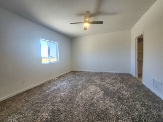 Building Photo - 673 E Laporte Dr