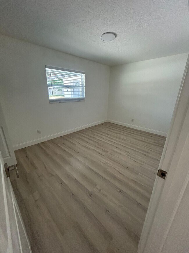 Building Photo - Stylish Tranquil duplex - Near Belleair Beach