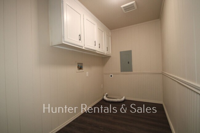 Building Photo - Won't Last!