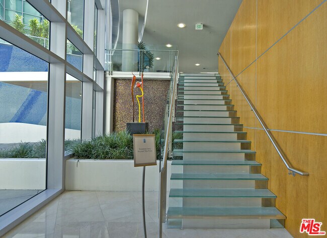 Building Photo - 13700 Marina Pointe Dr