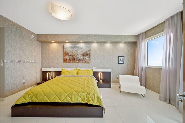 Building Photo - 17875 Collins Ave