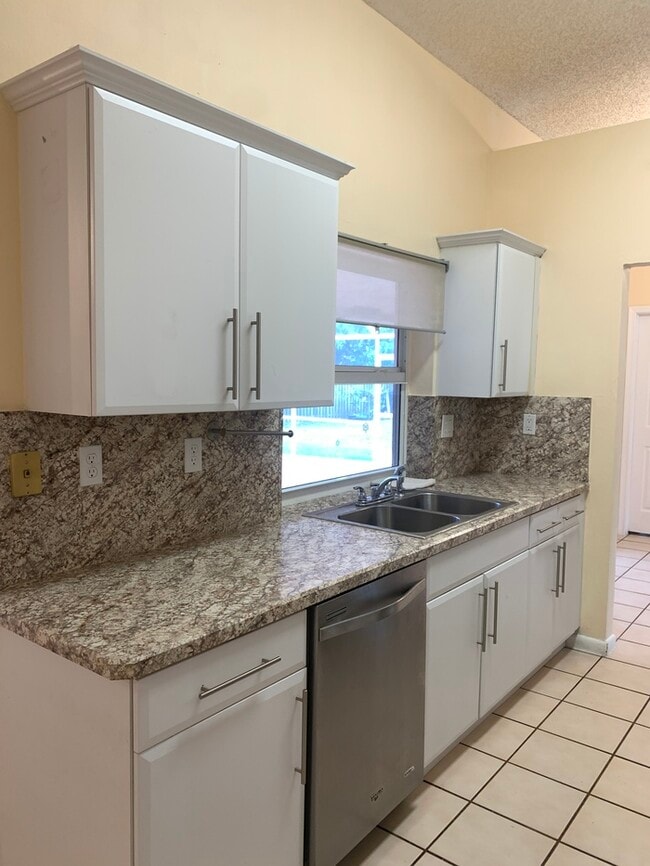 Building Photo - 9840 NW 28th Ct