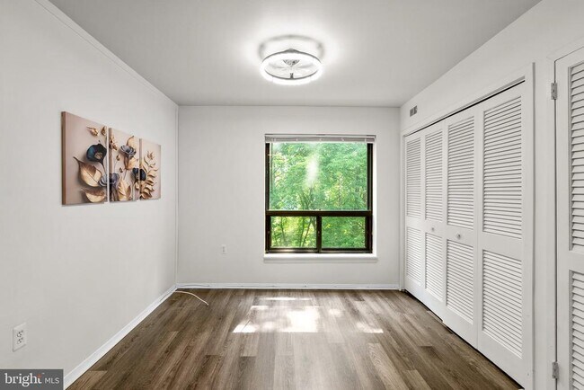 Building Photo - 435 Christopher Ave