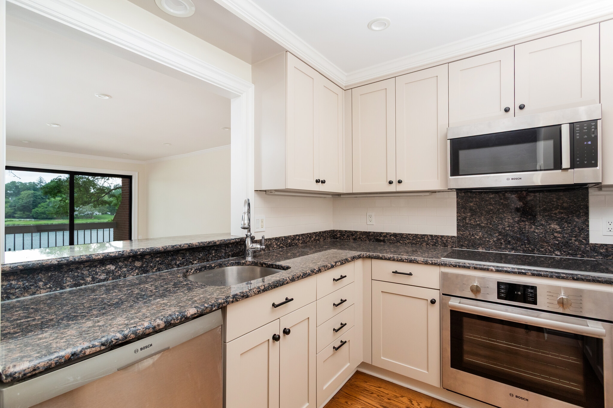 Kitchen - 15 River Rd