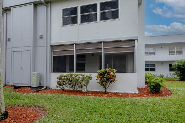 Building Photo - 917 Flanders T