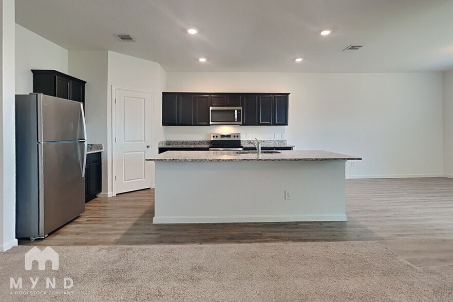 Building Photo - 1044 Banyon Tree Ln