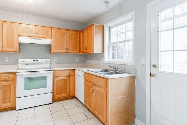 Building Photo - 650 Republic Rd