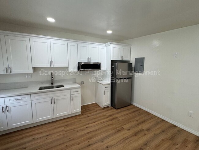 Building Photo - 5762 Cedar Ave