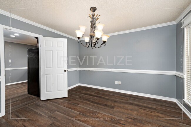 Building Photo - Creole Style 3 Bed 2.5 Bath Home on Oversized Lot