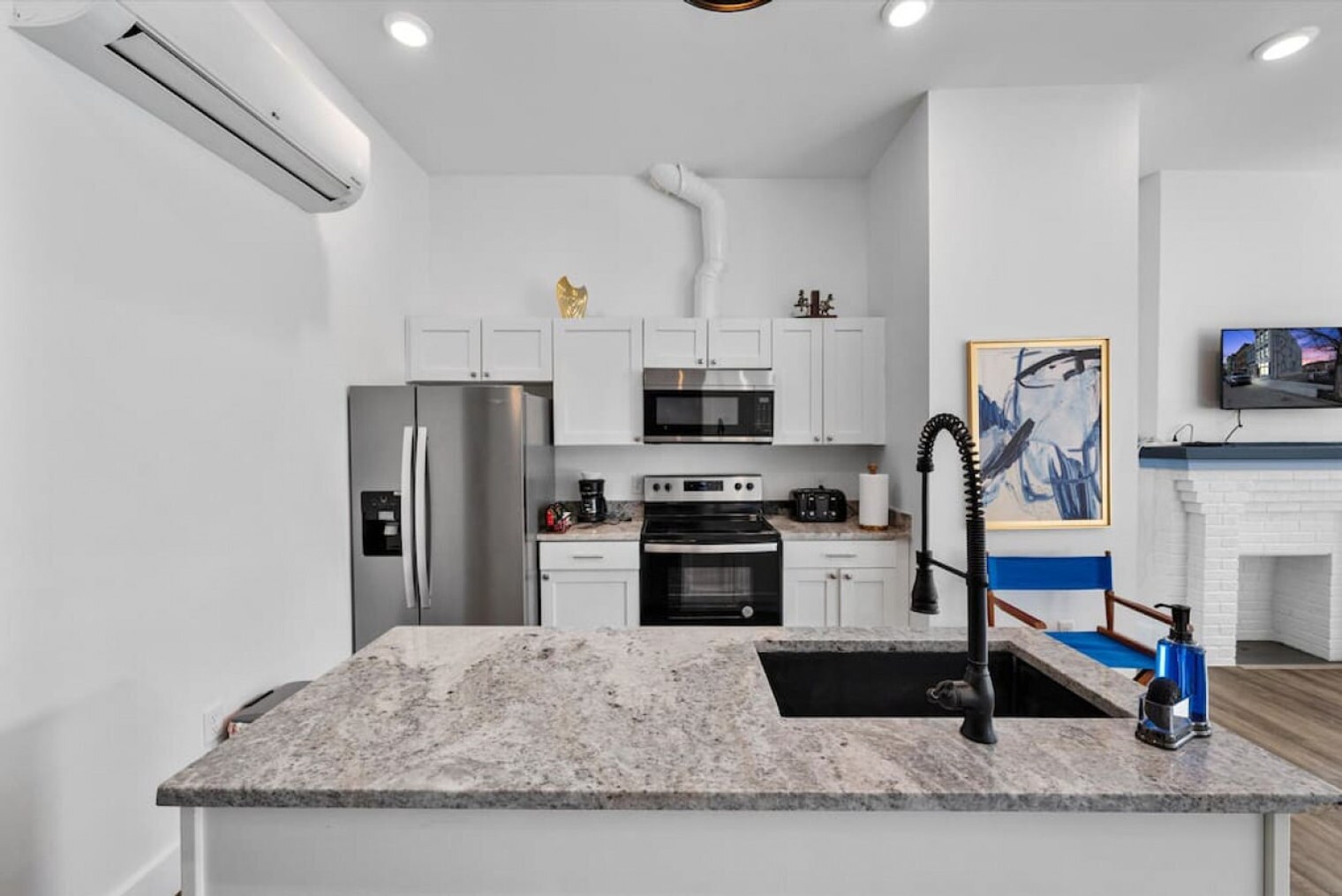 Building Photo - 18 W Elder St