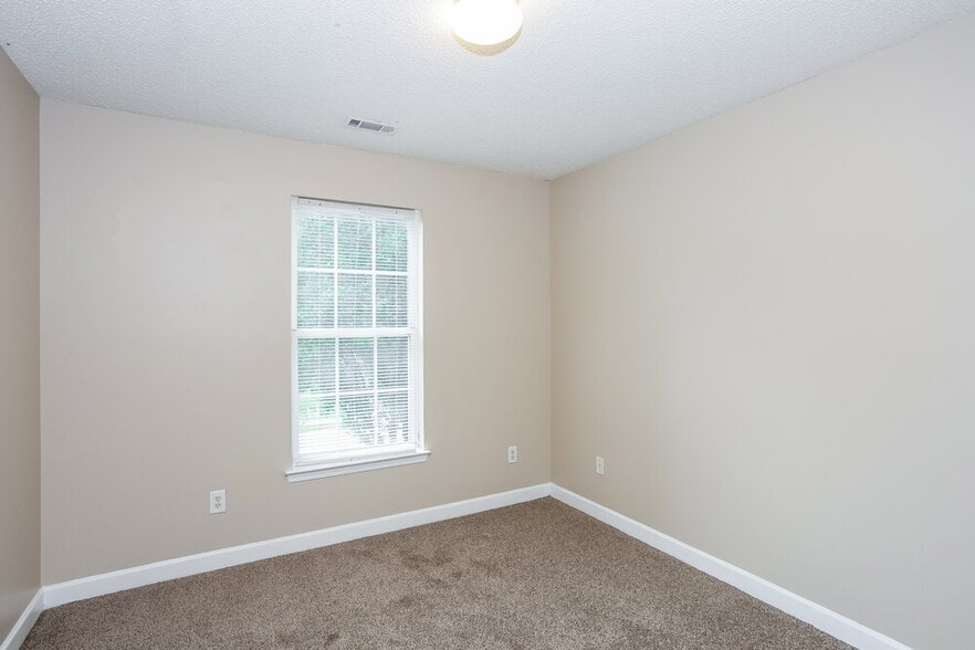 Building Photo - 1028 Jordans Pond Ln