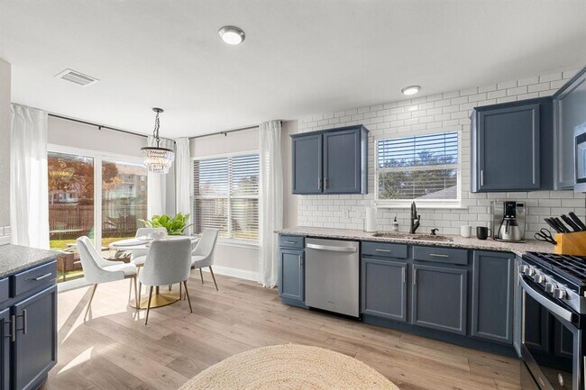 Building Photo - 1506 Woodstone S