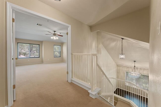 Building Photo - 2104 Lobelia Dr