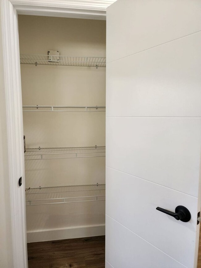 Building Photo - Special Pricing! Beautifully Updated 2-Bedroom Home in Prime Location!