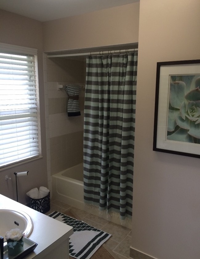 Building Photo - 584 St Paul St