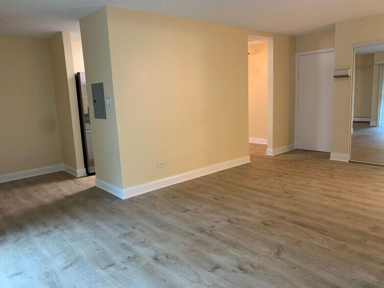 Living room - 1813 Hemlock Pl
