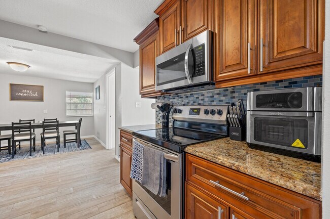 Building Photo - 4219 E Henry Ave