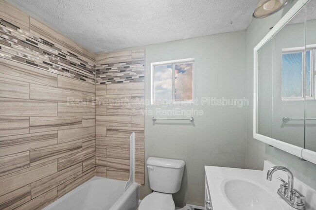 Building Photo - 3053 Brereton St