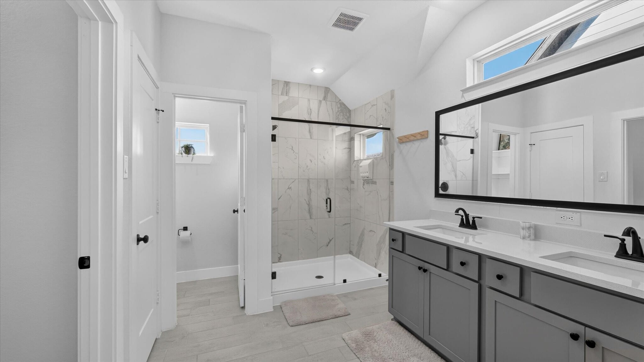 Building Photo - 15135 Colorado Bnd Pk Dr