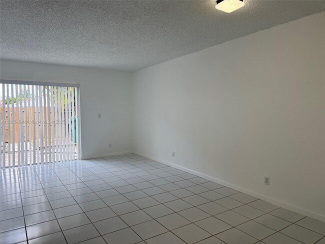 Building Photo - 17432 SW 140th Ct