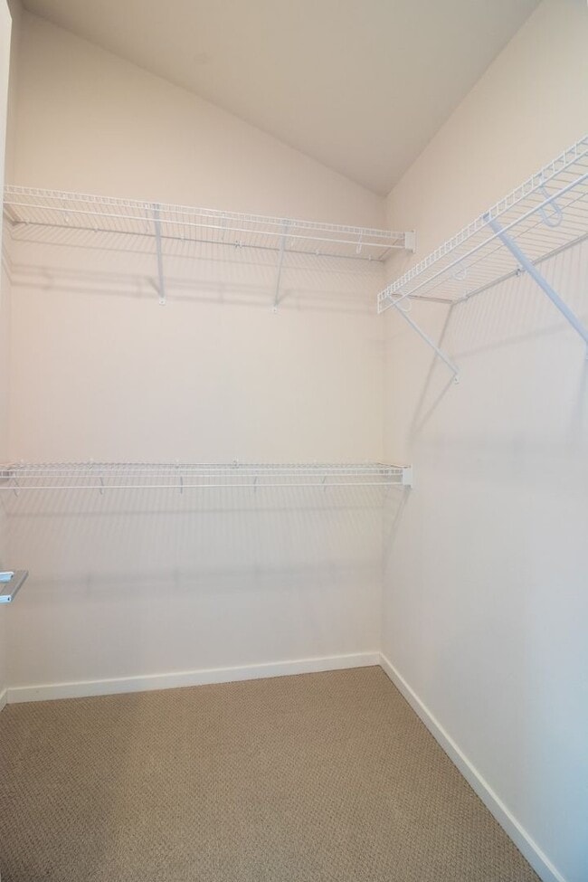 Building Photo - 3Bd/1.75Ba Seattle Townhouse