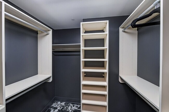 Building Photo - Modern High End Luxury Condo in Uptown Charlotte