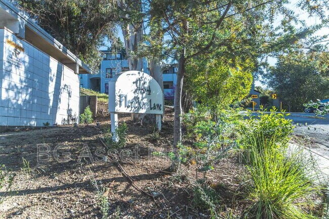 Building Photo - 944 Fletcher Ln