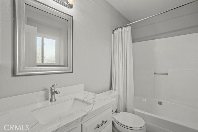 Building Photo - 39472 Long Ridge Dr