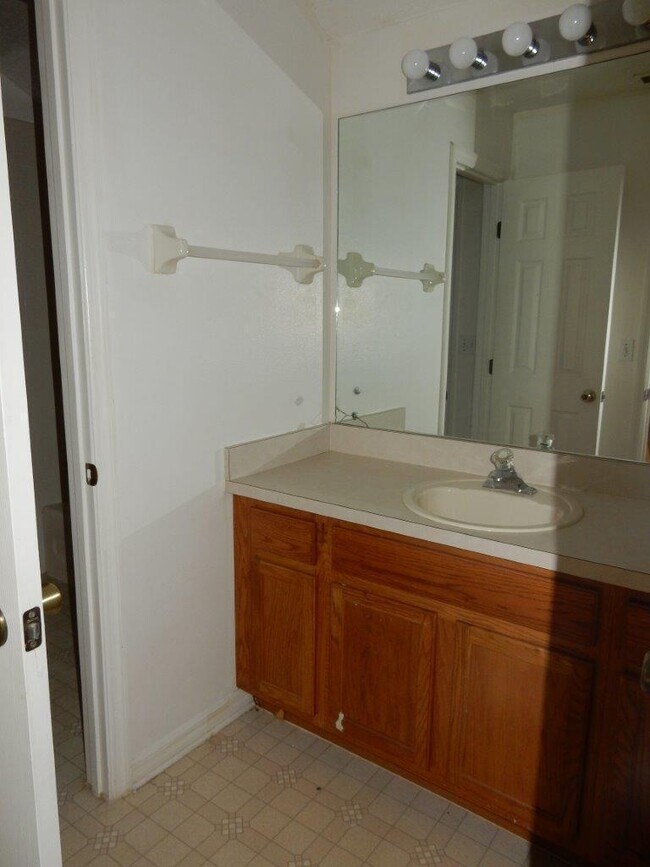 Building Photo - Nice 4/2 Two-Story Home in Seminole County...