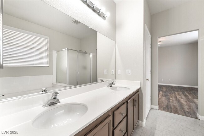 Building Photo - 2938 Sapphire Shores St