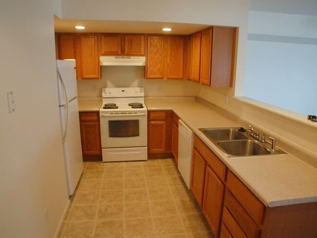 Building Photo - House For Lease