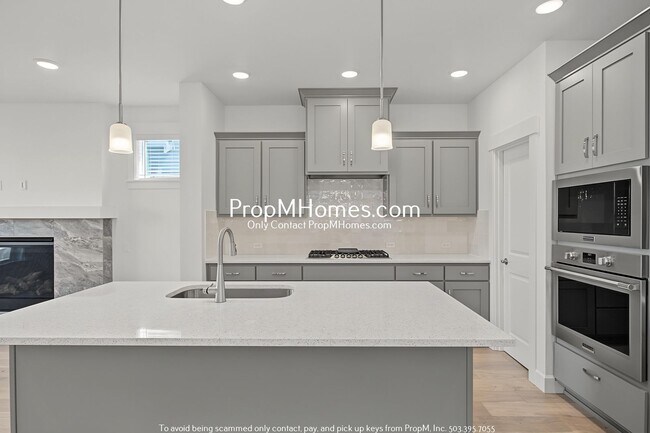 Building Photo - 3614 SE Nebula Ln