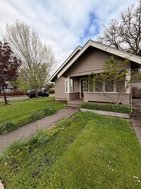 Building Photo - Corner lot 2-bedroom Bungalow