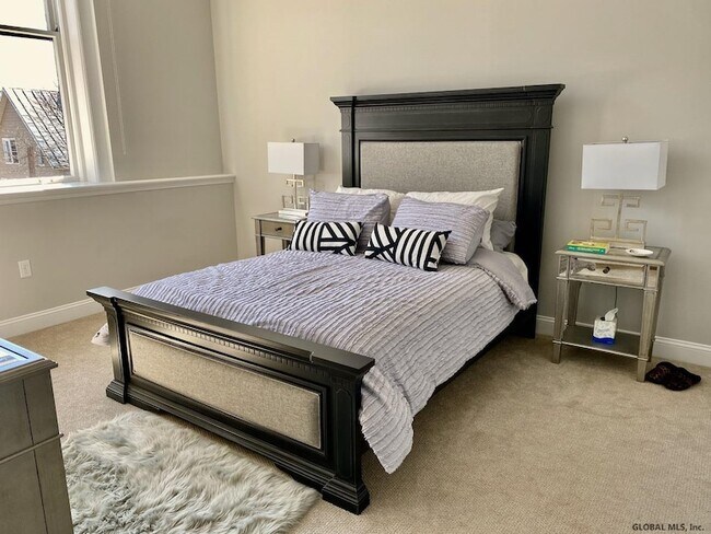 Building Photo - 77 Van Dam St