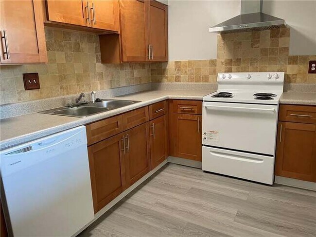 Kitchen view 3 - 3117 Colonial Way